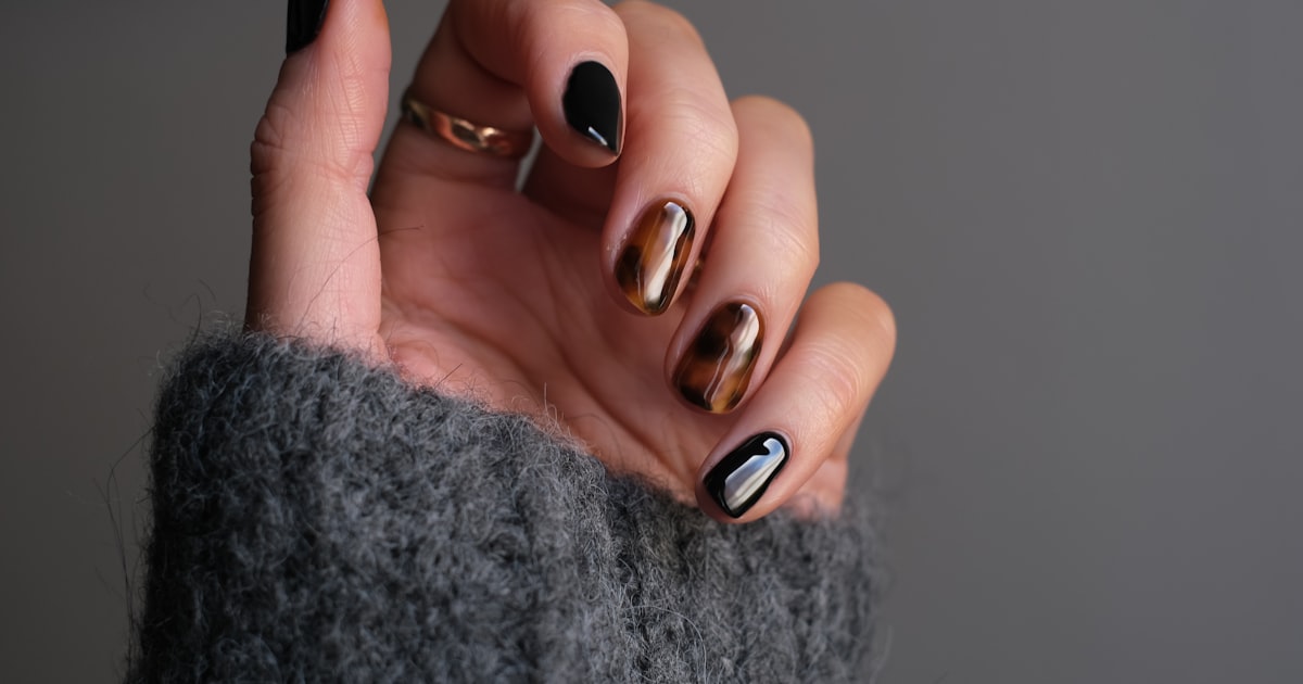 Dark august nails 2026 manicure for the summer to fall transition