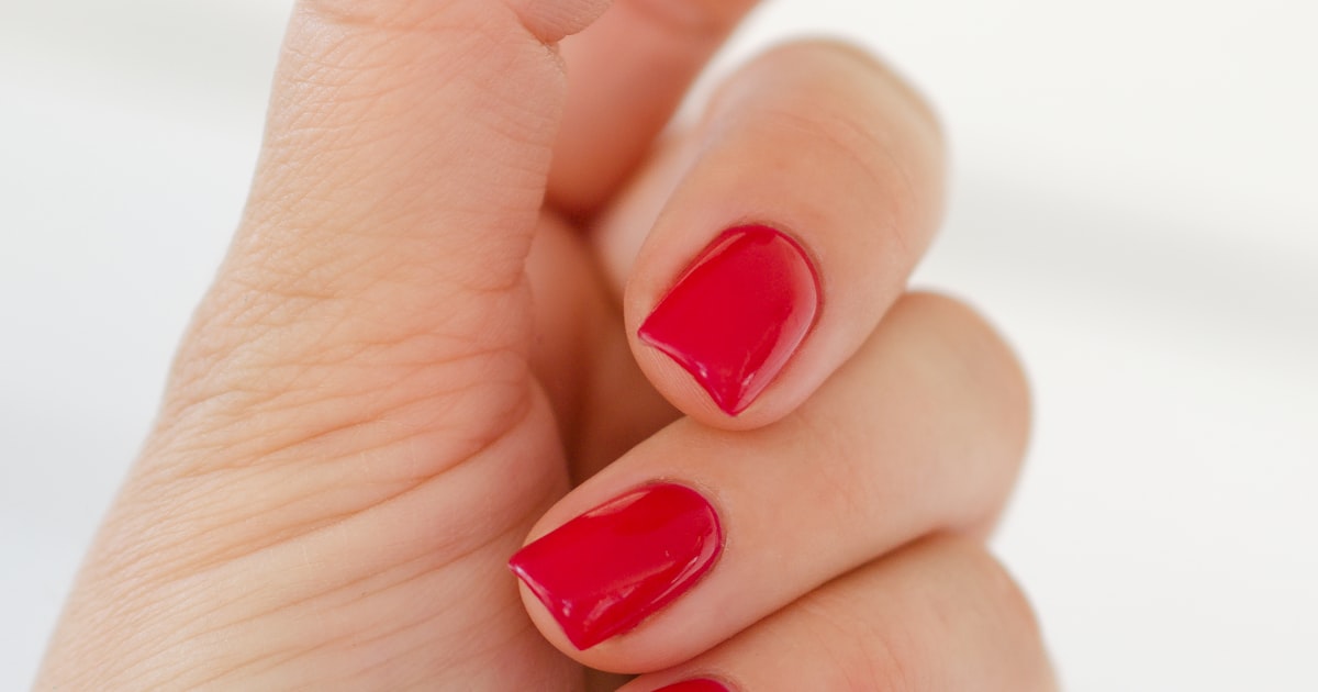 Best nail polish colors at home: freshly painted nails from a starter collection