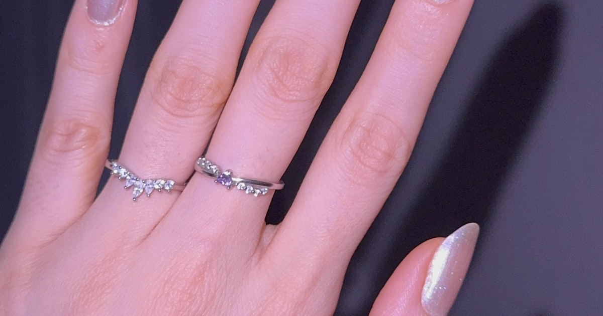 Pearlescent chrome nails with rings, the glazed donut finish