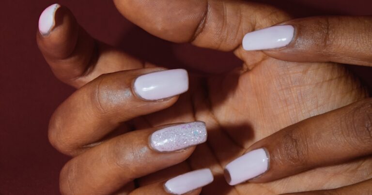 Square round nails 2026: soft squoval manicure, straight sides with rounded corners
