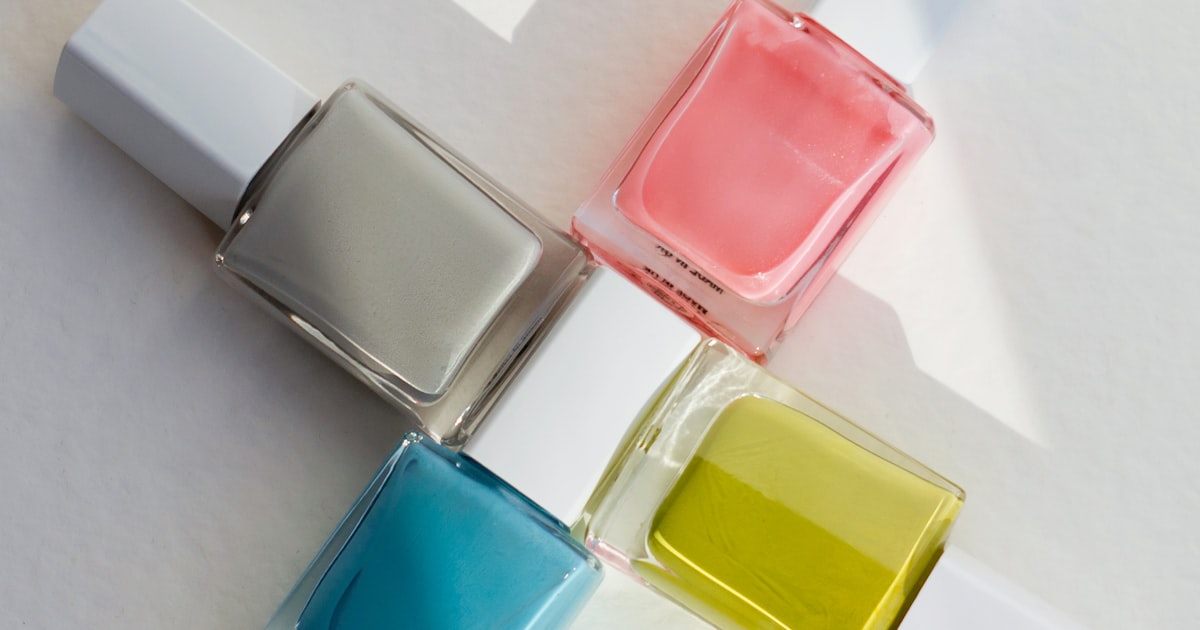 Small containers set up for an acetone soak while removing dip powder nails