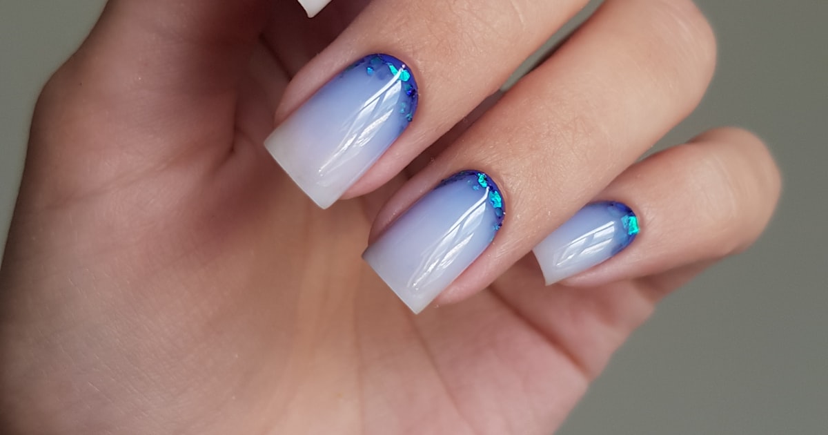 Blue to white ombre dip powder nails gradient manicure